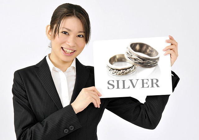 シルバーリングを結婚指輪にするときの注意点【銀の特徴】 - 結婚指輪